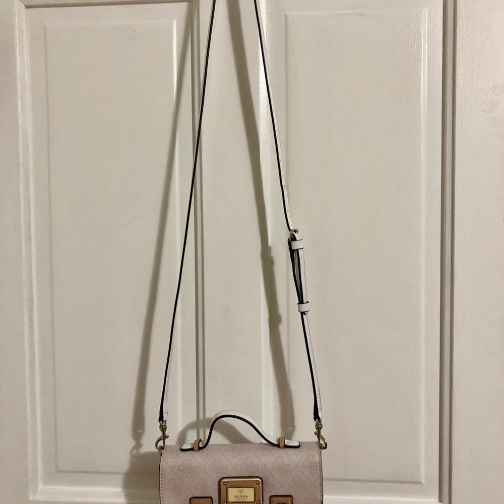 Handbags - Picture 7 of 8